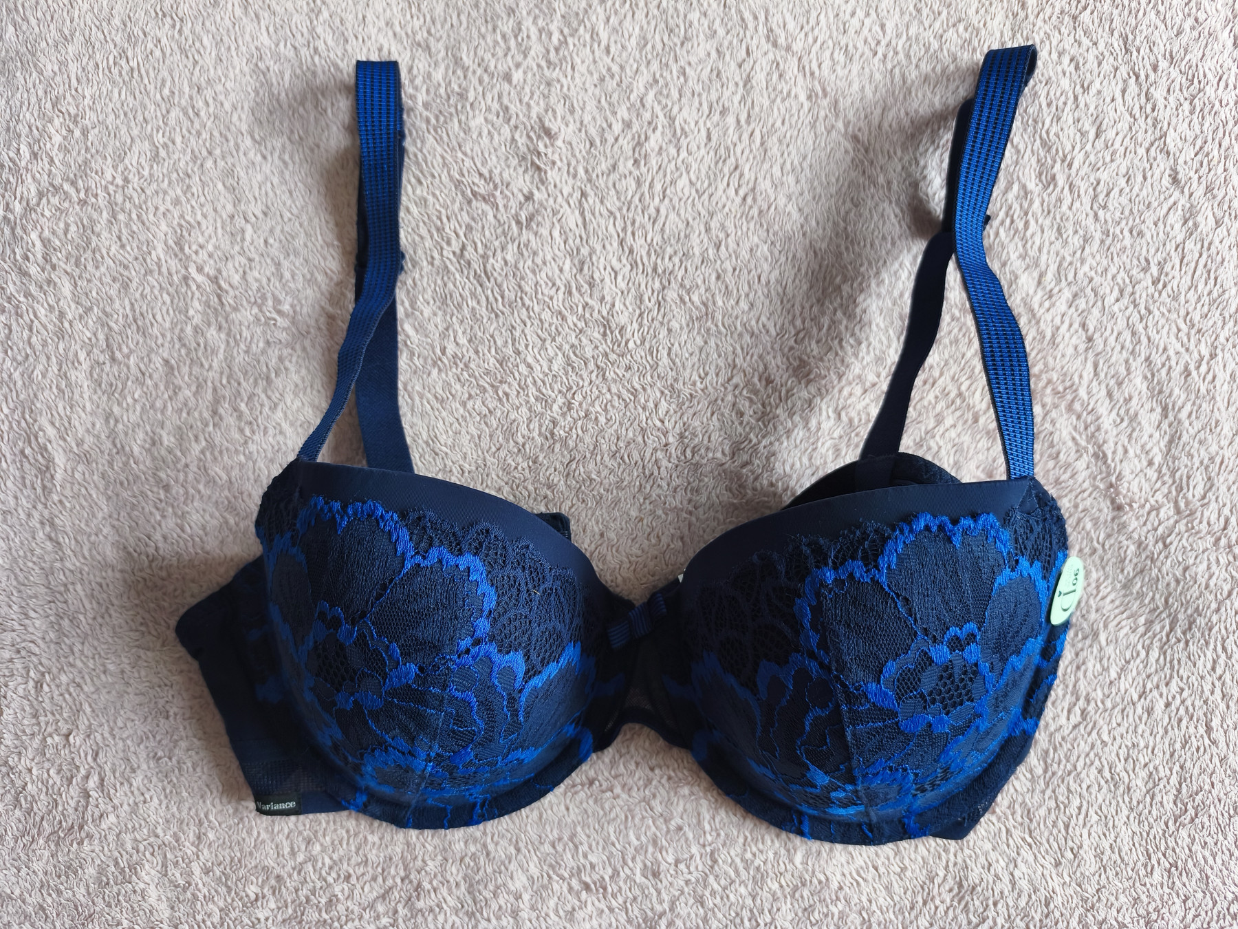 Soutien-gorge bleu marine en dentelle